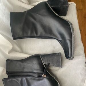 Square toe heeled booties Alohas Vegan leather